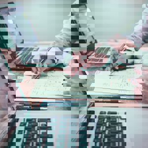 Arbejde ved en computer